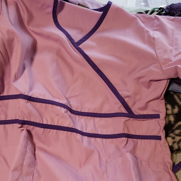 Matching scrub set - Picture 3 of 4